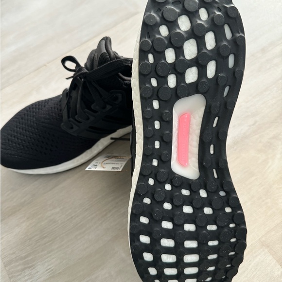 Adidas Ultraboost - Picture 6 of 7